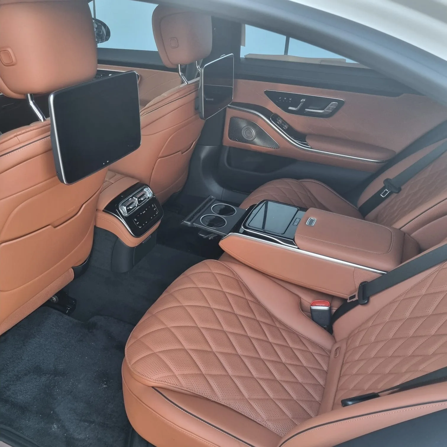 벤츠 S500L 4MATIC 2024 화이트 사진 8
