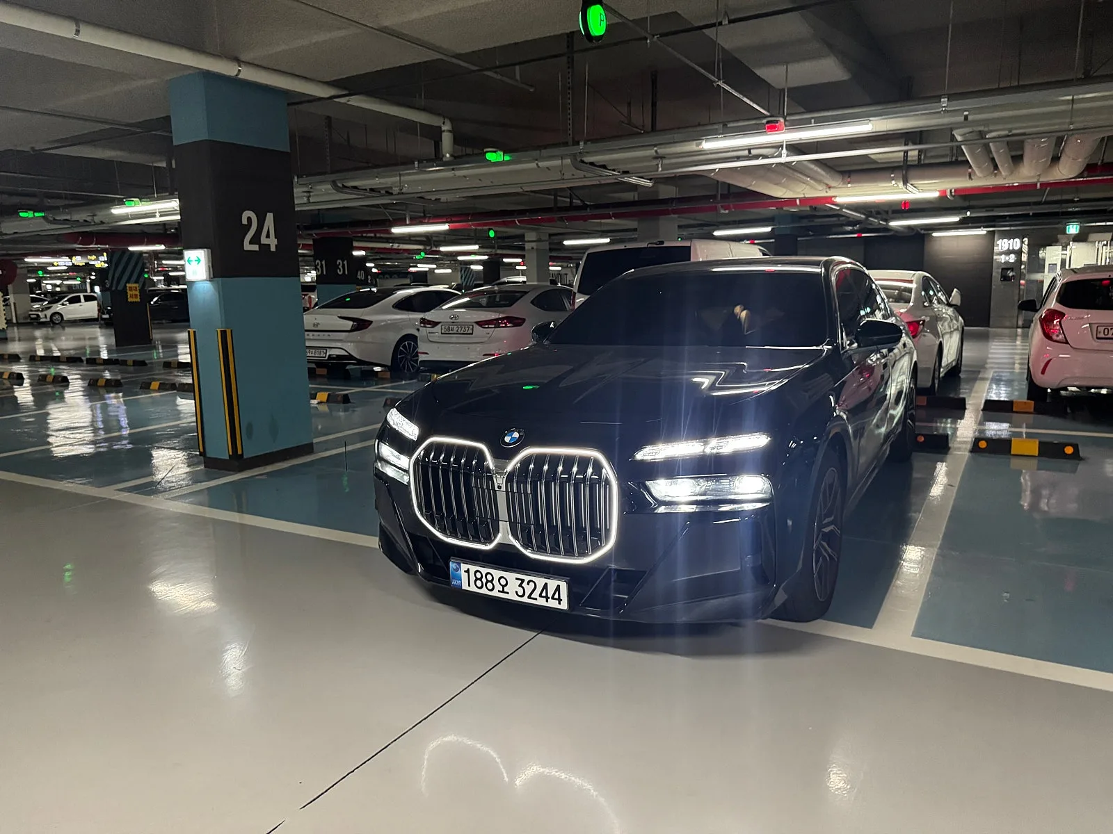 BMW 740d M스포츠 2026 네이비 사진 1