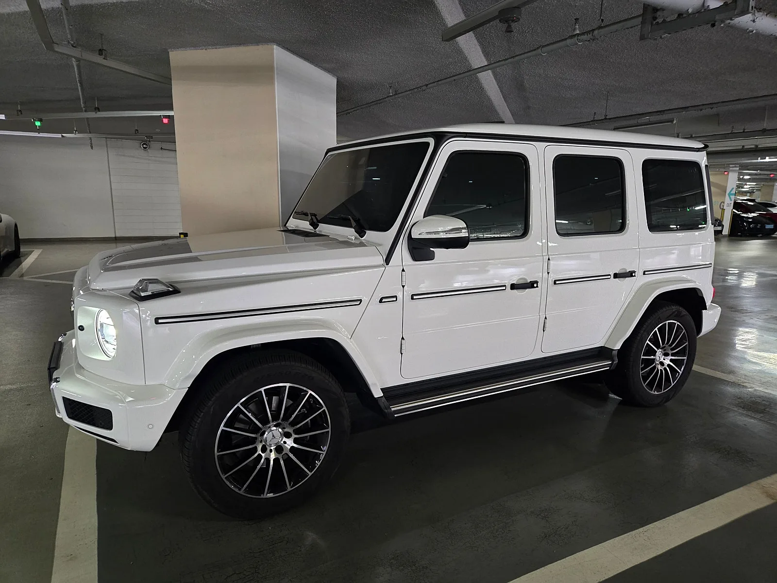 벤츠 G400D 2023 화이트 사진 2