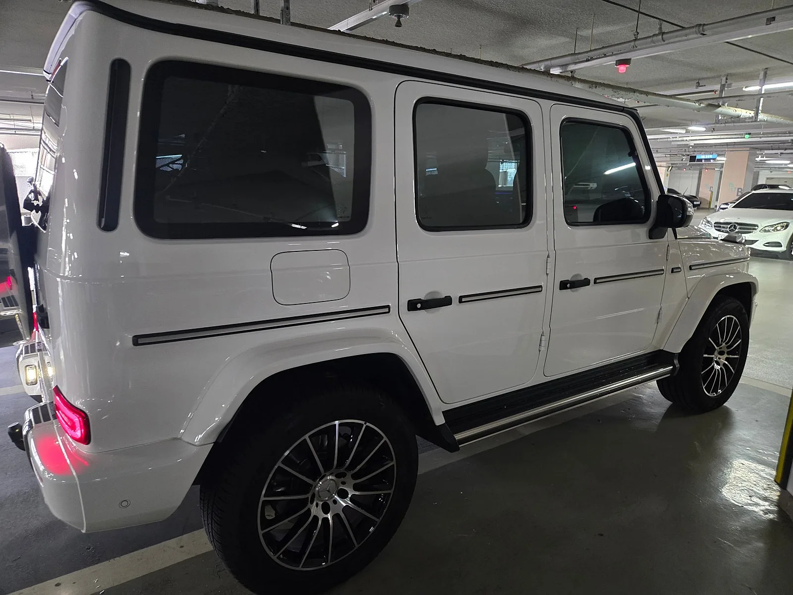 벤츠 G400D 2023 화이트 사진 3