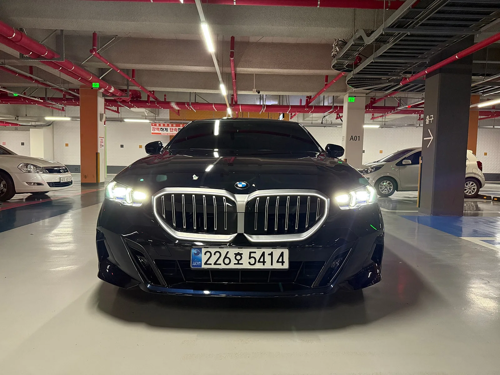 BMW 5시리즈 523d M스포츠 패키지 2025 네이비 사진 1