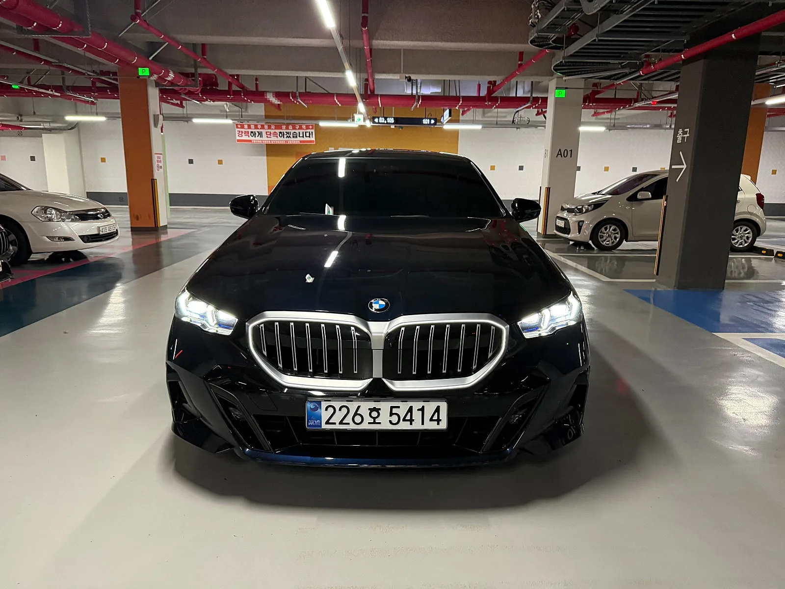 BMW 5시리즈 523d M스포츠 패키지 2025 네이비 사진 2