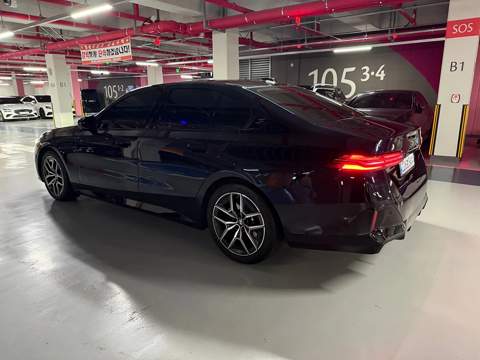 BMW 5시리즈 523d M스포츠 패키지 2025 네이비 사진 6