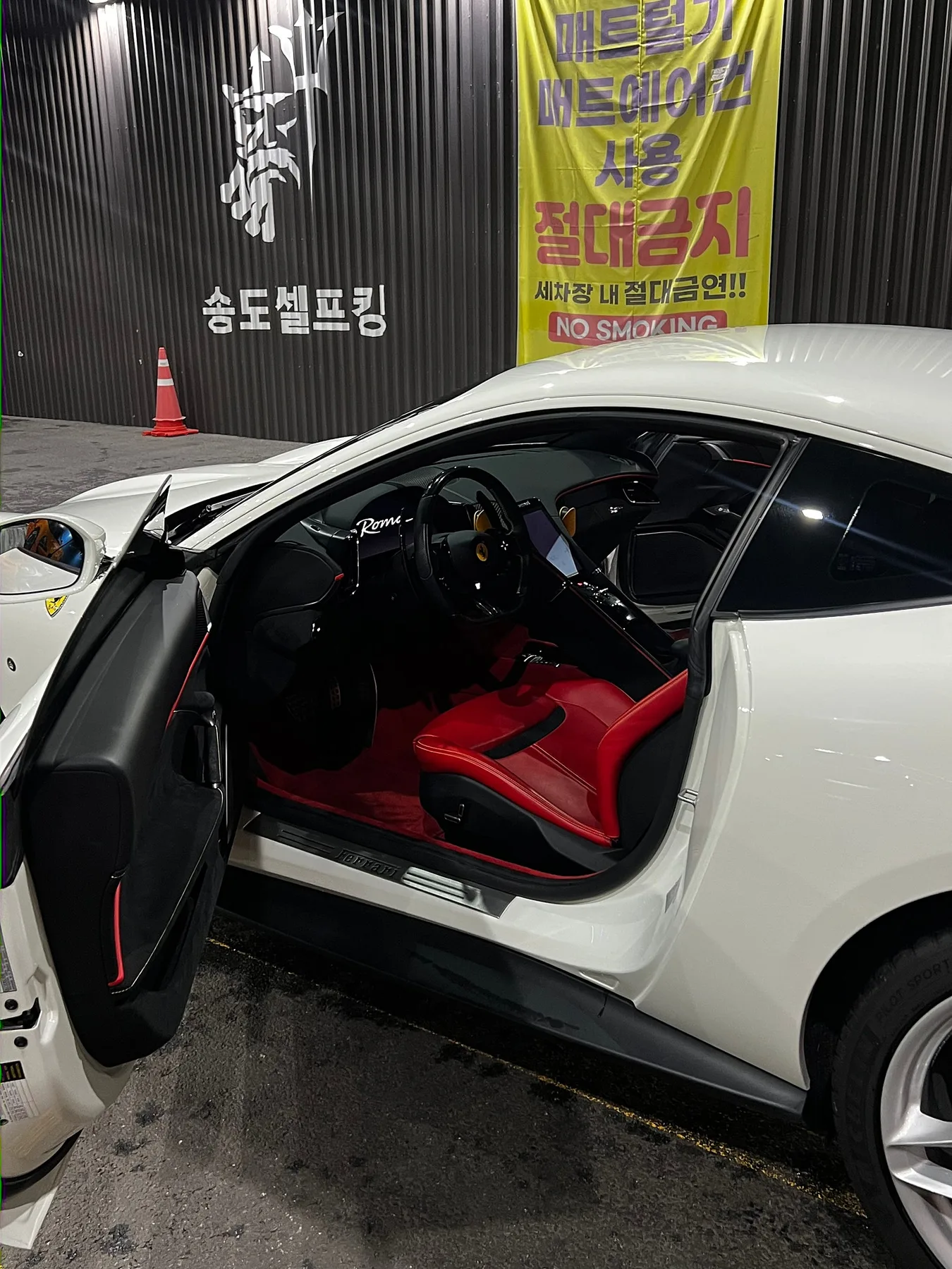 페라리 로마 2021 화이트 사진 8