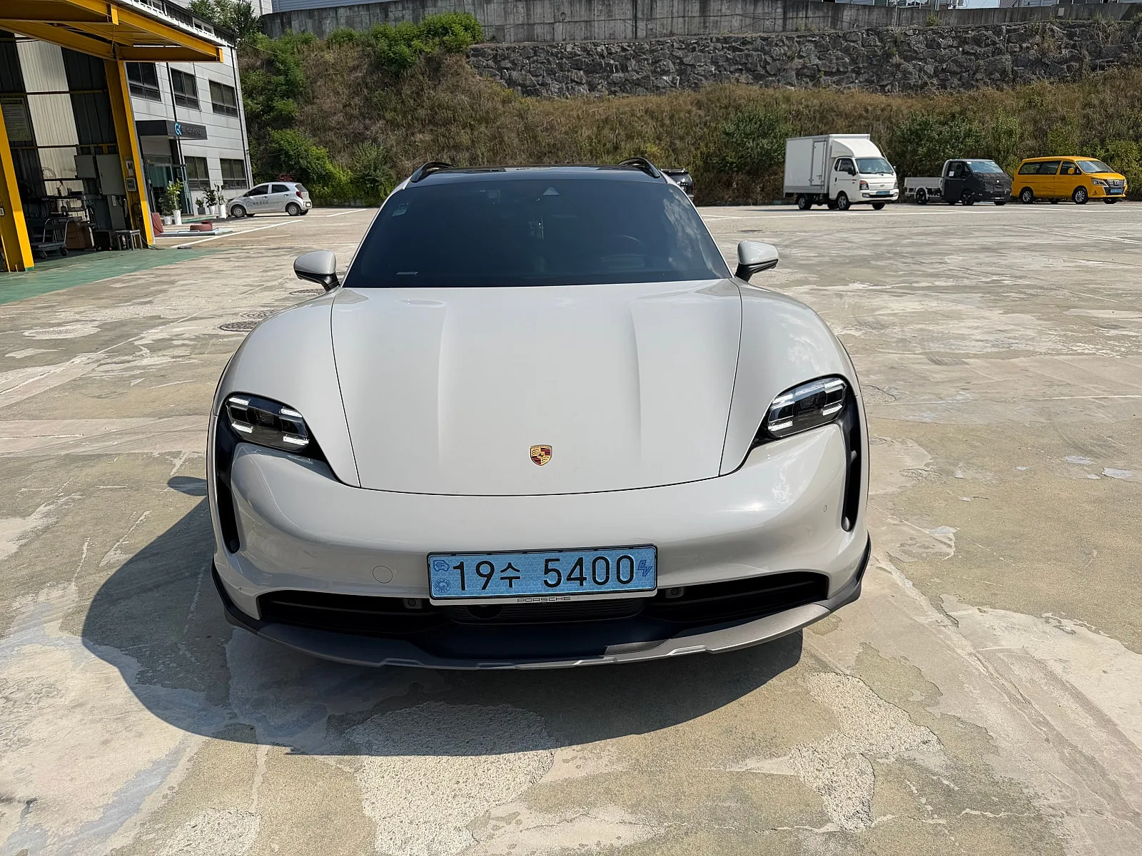 포르쉐 타이칸 4S 크로스 투리스모 2022 크레용 사진 1