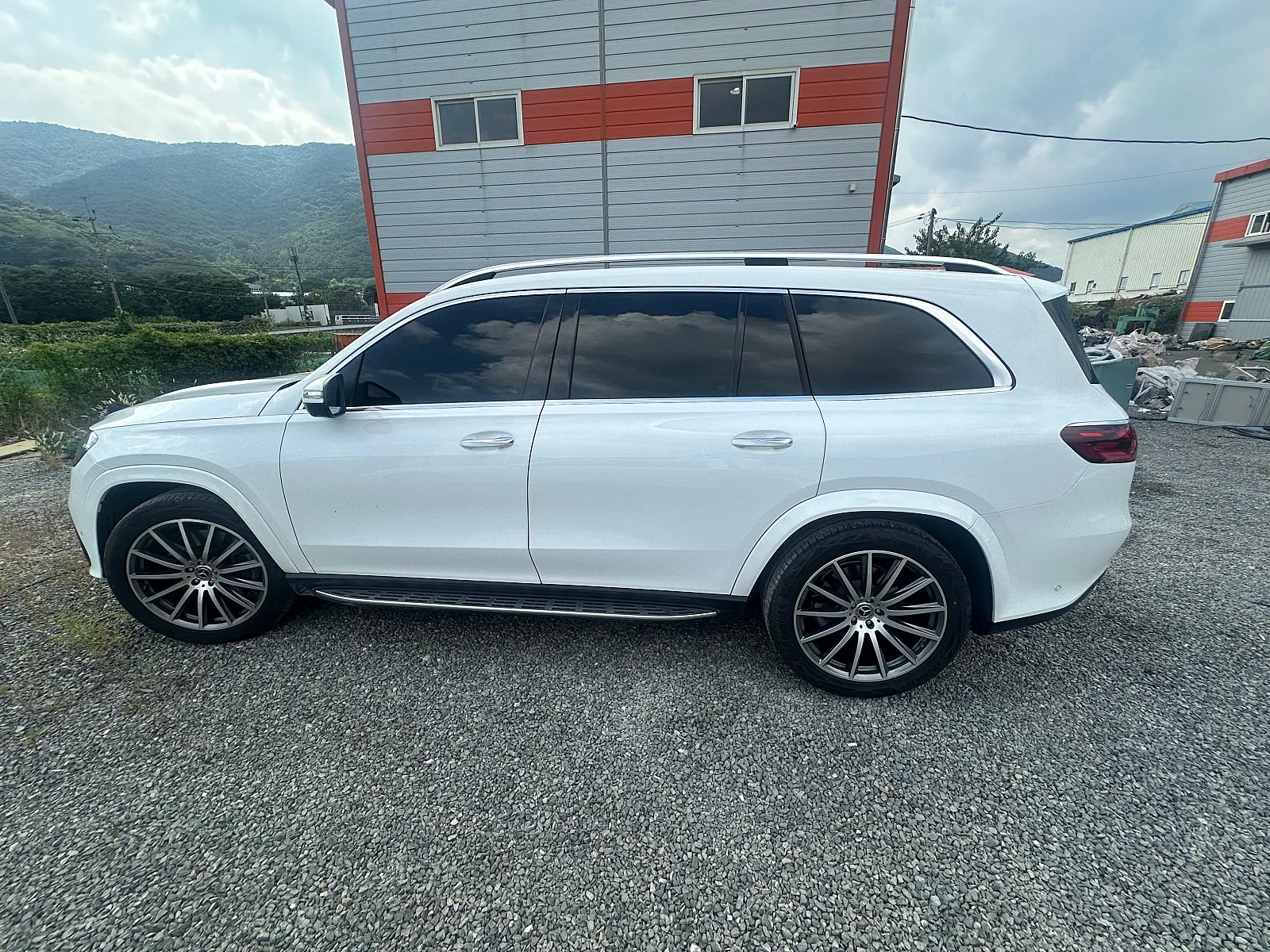 벤츠 GLS 450 2025 화이트 사진 3