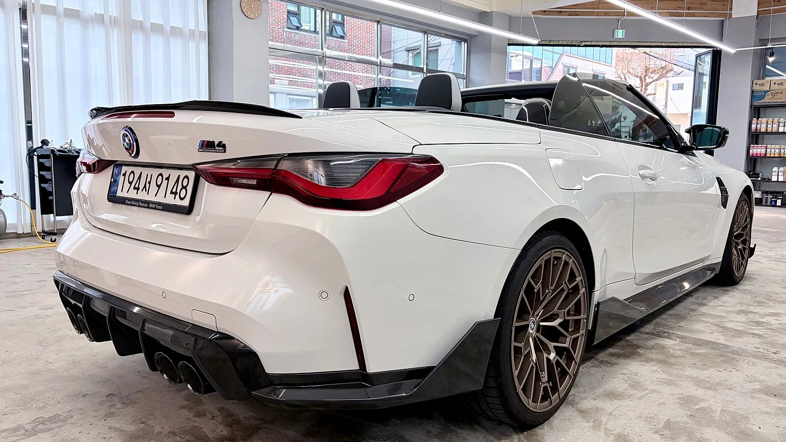 BMW M4 컨버터블 2022 화이트 사진 8