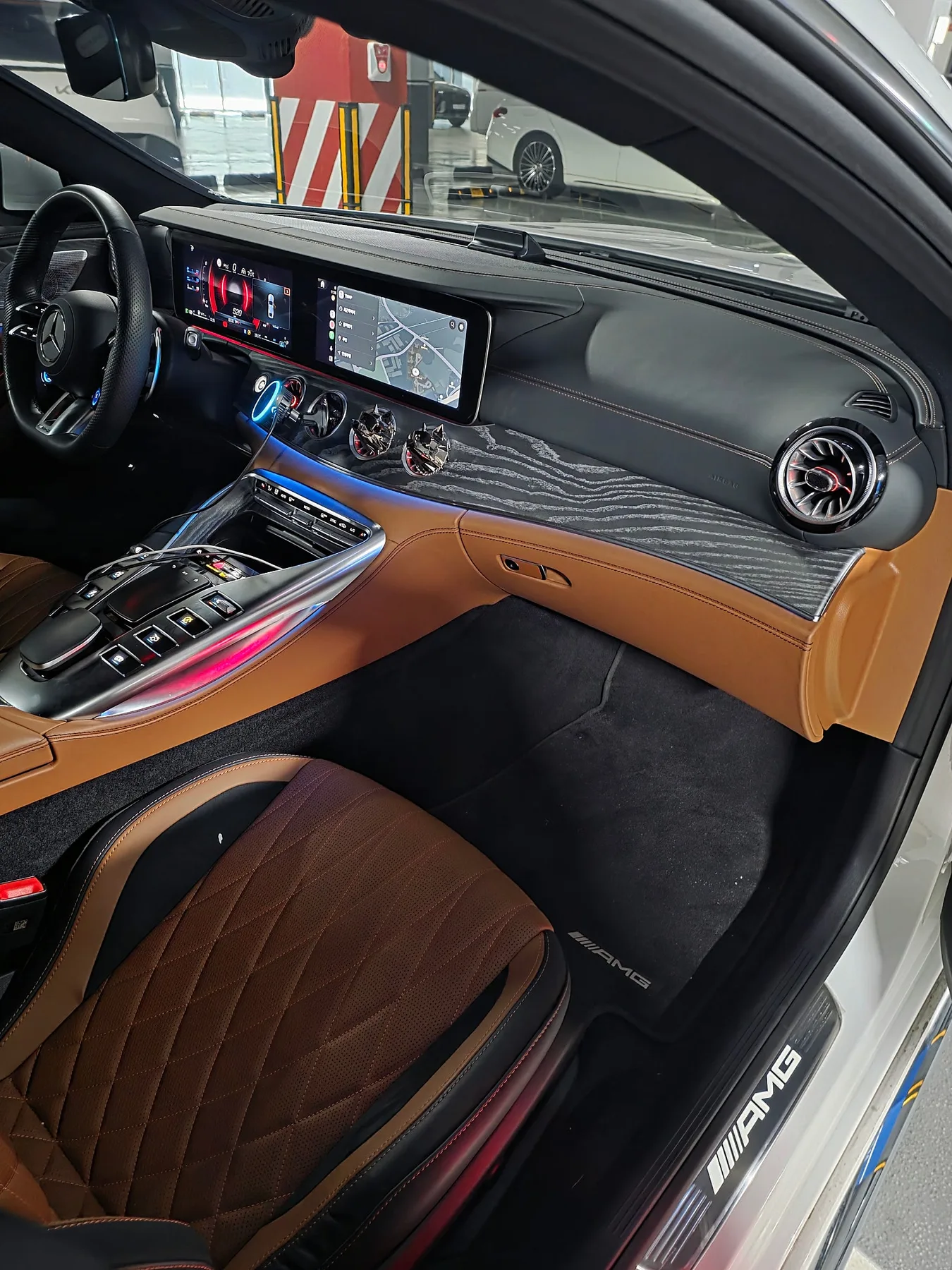 벤츠 AMG GT43 2024 화이트 사진 7