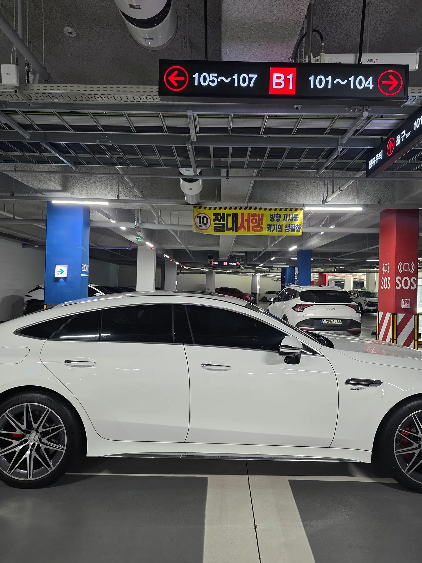 벤츠 AMG GT43 2024 화이트 사진 4