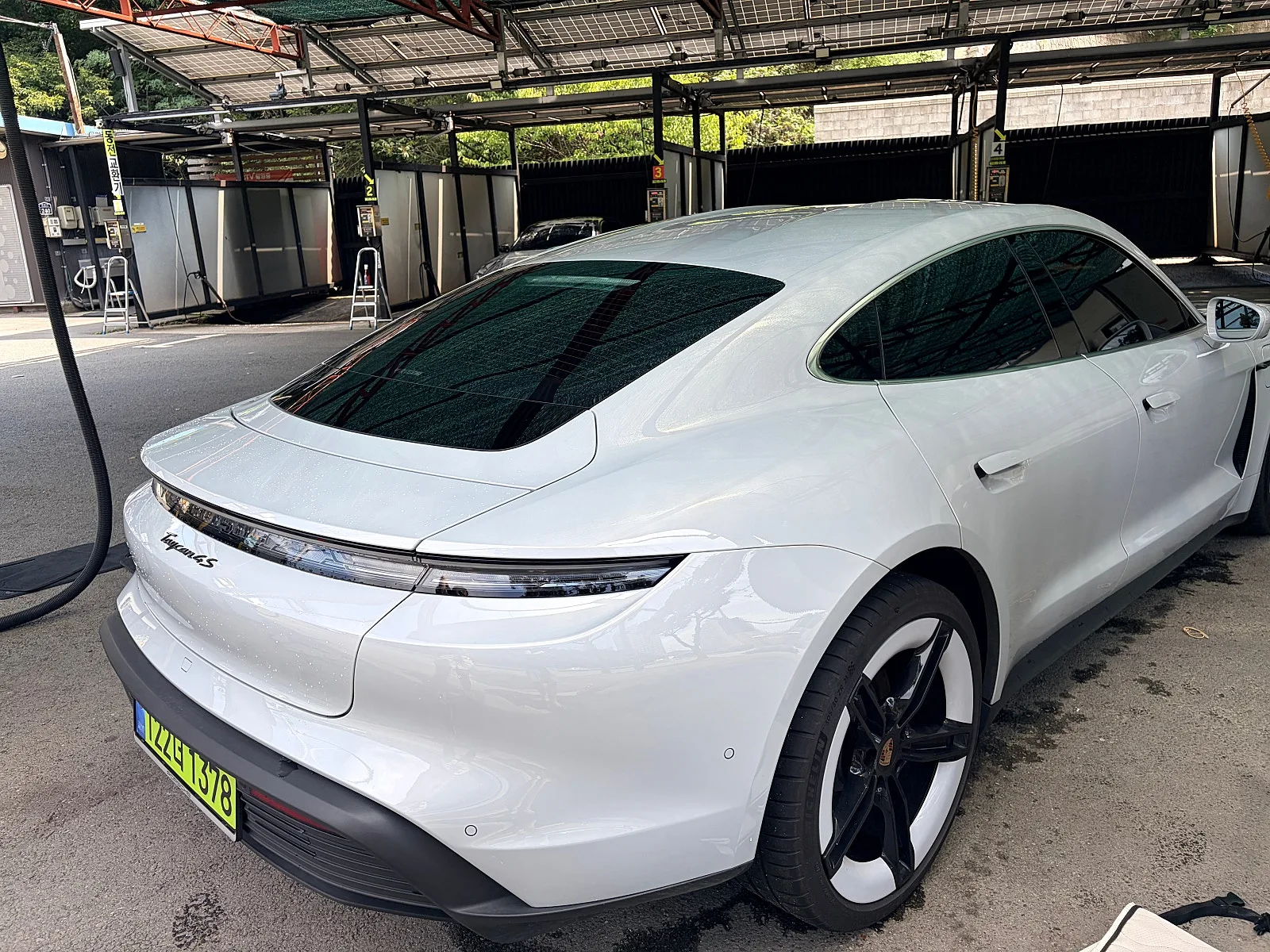 포르쉐 타이칸 4S 2026 화이트 사진 1