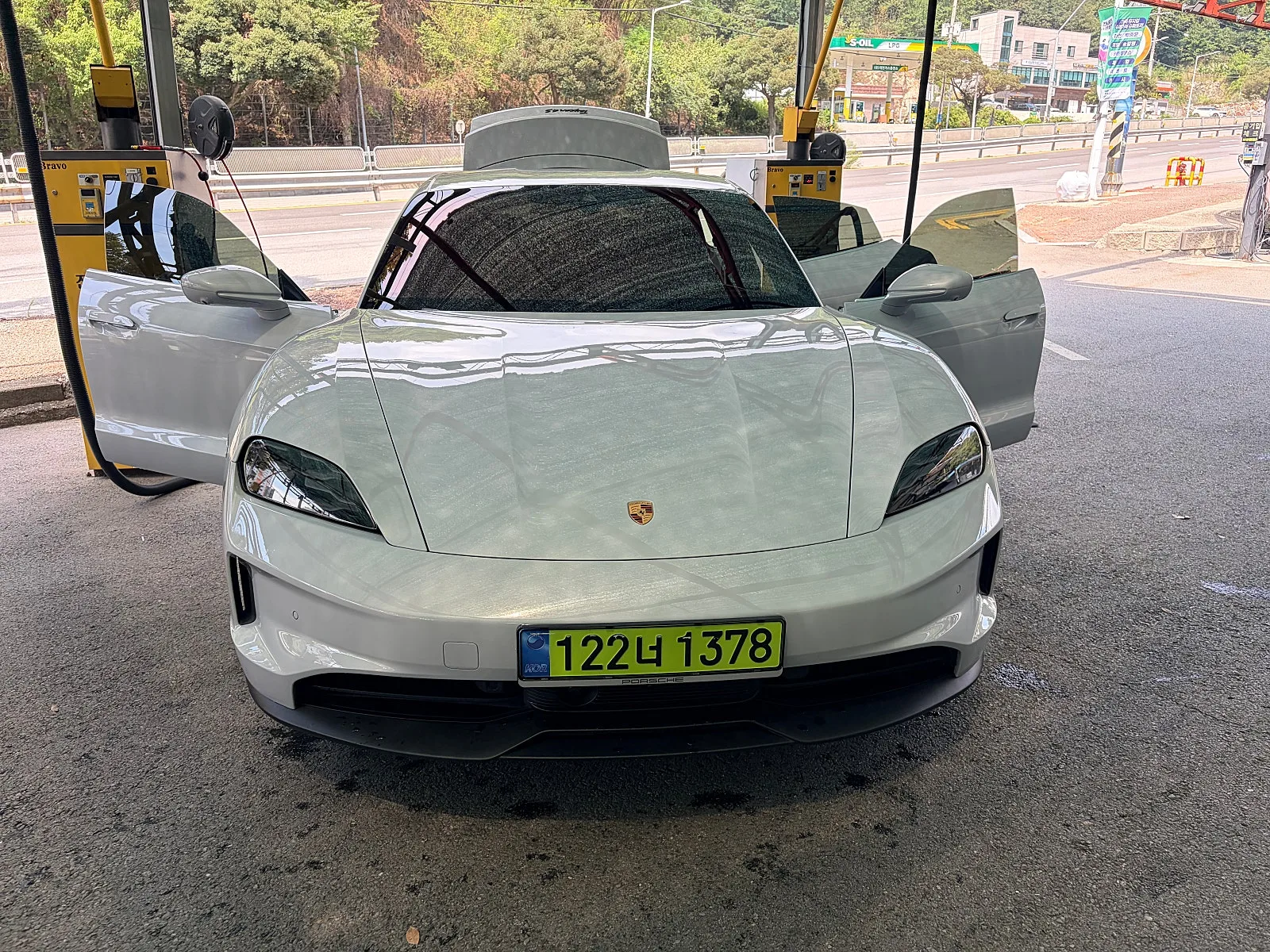 포르쉐 타이칸 4S 2026 화이트 사진 7