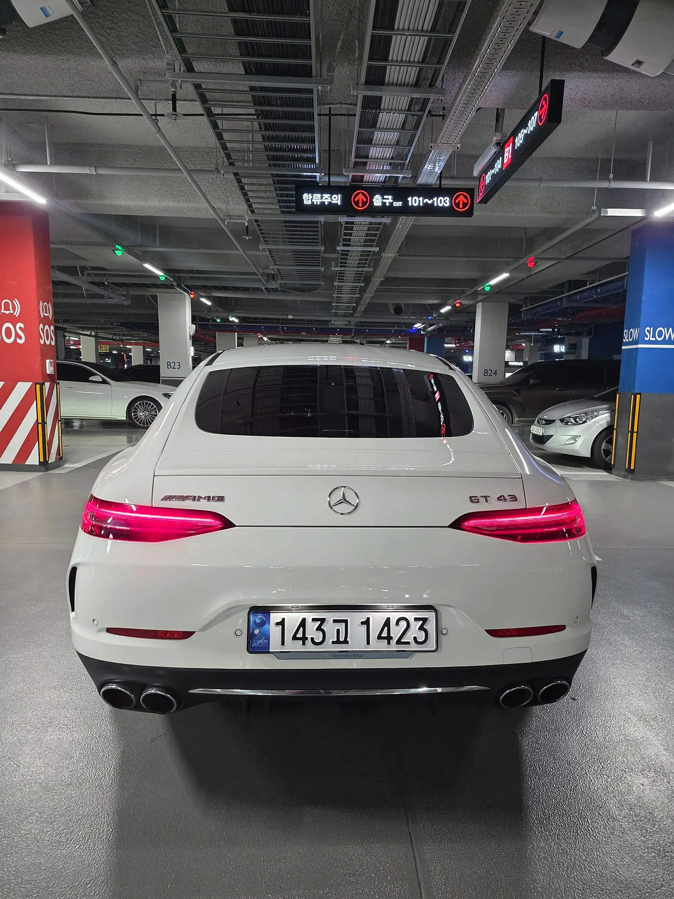 벤츠 AMG GT43 2024 화이트 사진 3