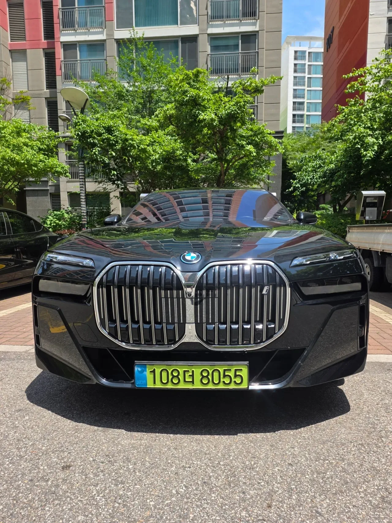 BMW i7 eDrive 50M 스포츠 2024 블랙 사진 2