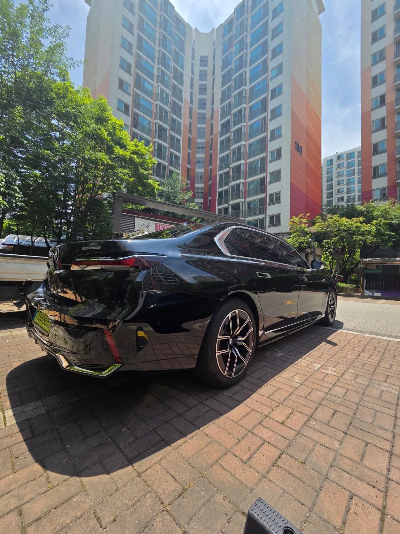 BMW i7 eDrive 50M 스포츠 2024 블랙 사진 4