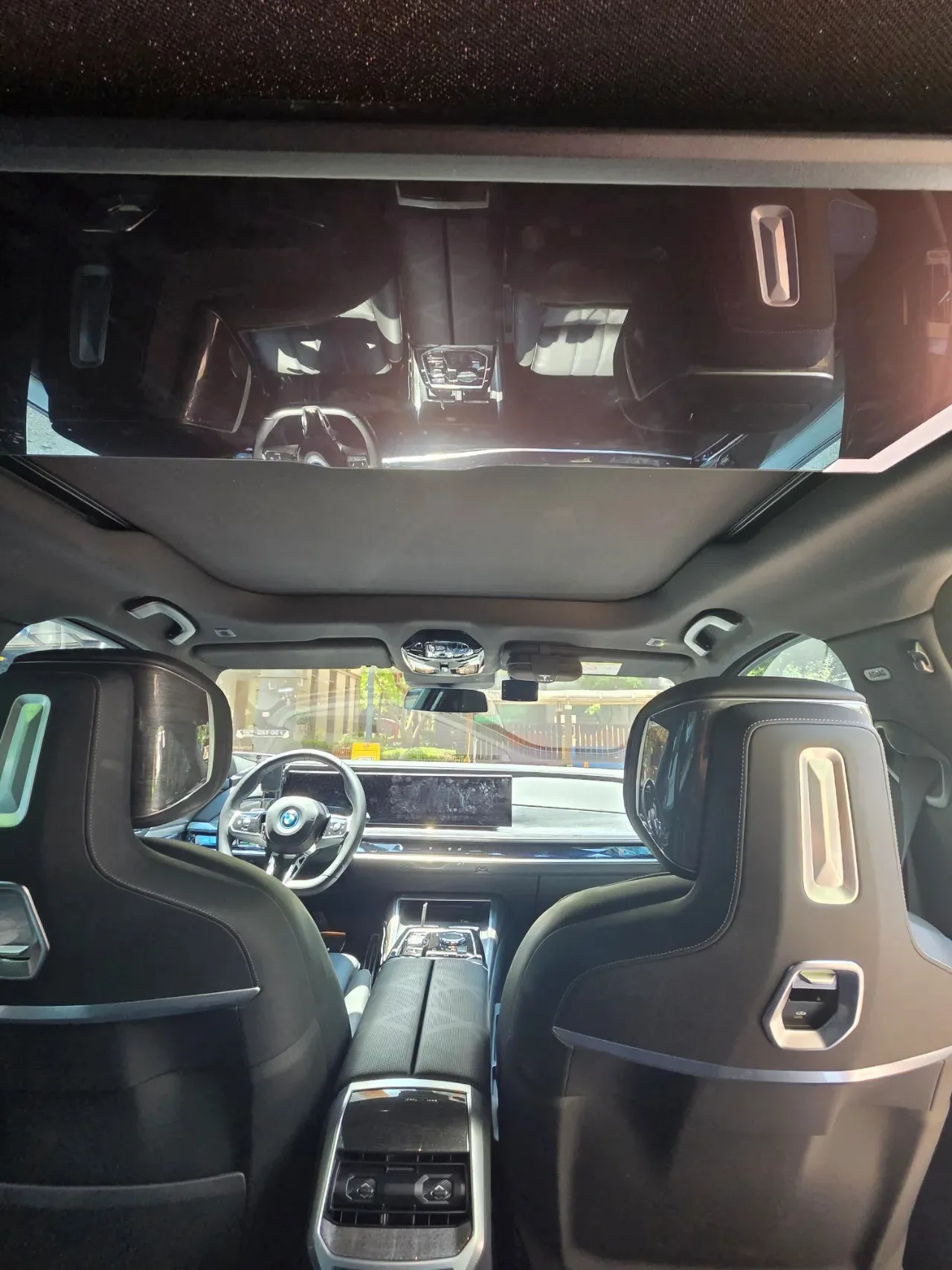 BMW i7 eDrive 50M 스포츠 2024 블랙 사진 5