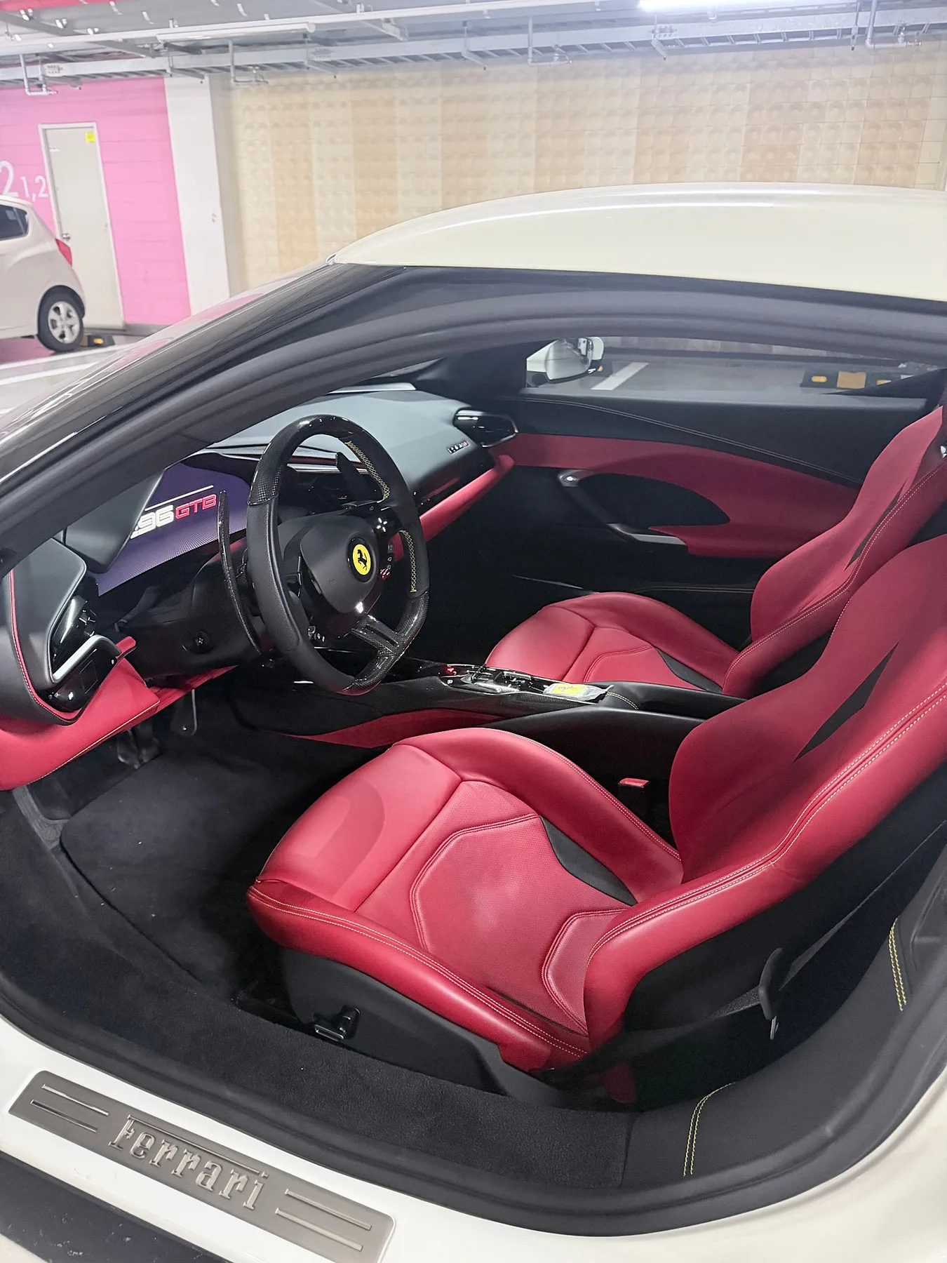 페라리 296GTB 2023 화이트 사진 6