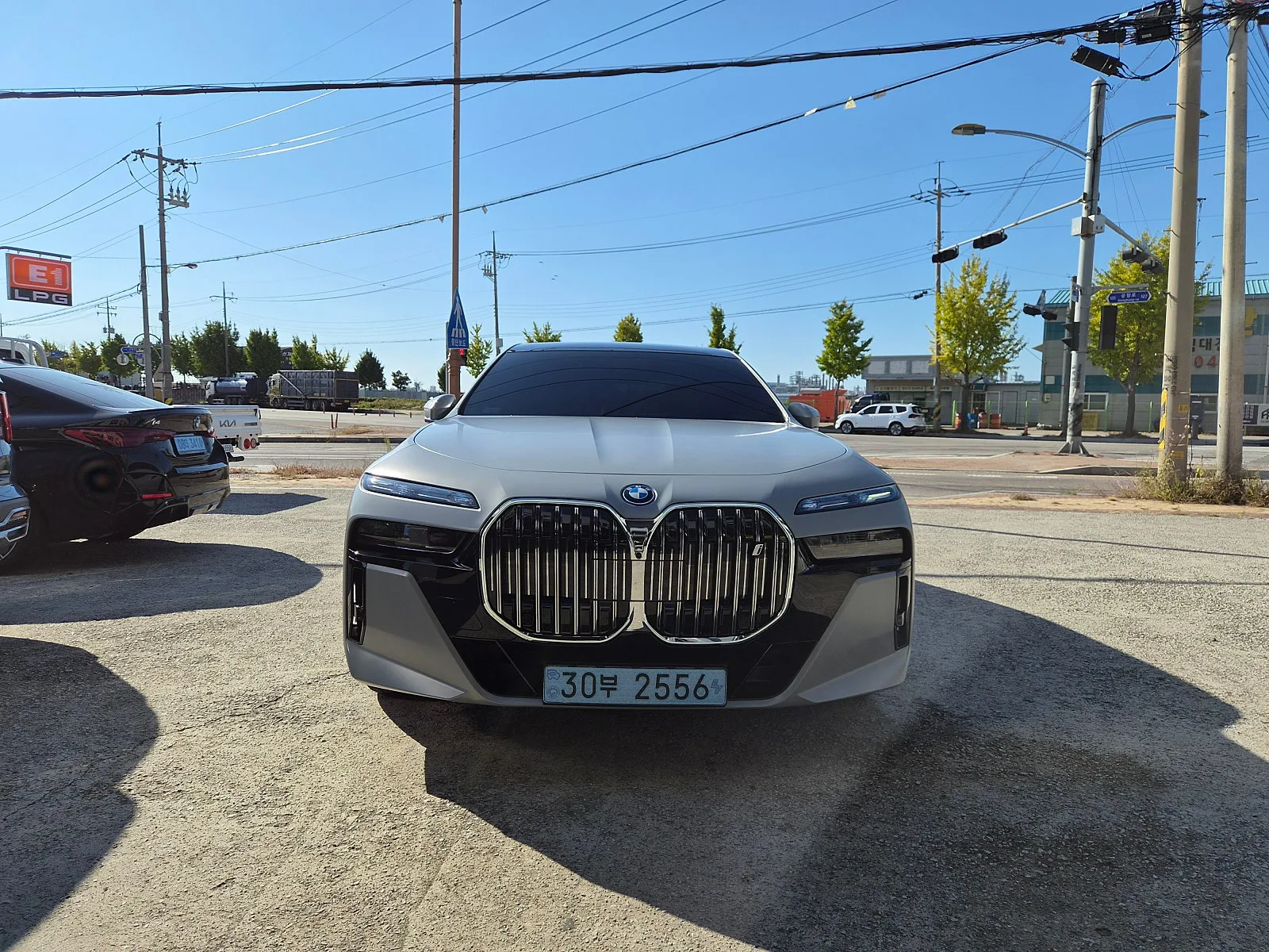 BMW i7 M60 2023 브루클린 그레이 사진 1