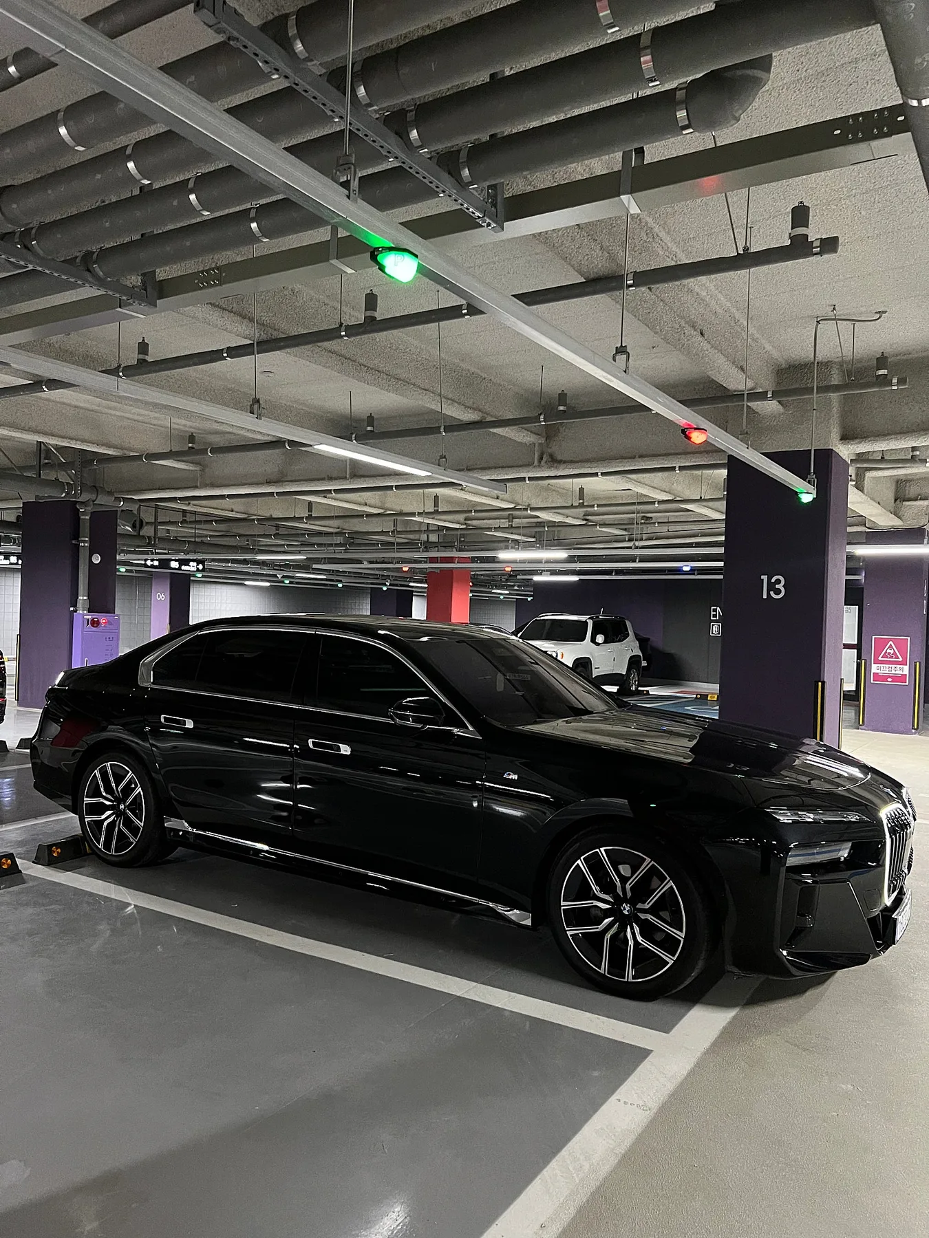 BMW 740d M스포츠 2024 블랙 사진 3