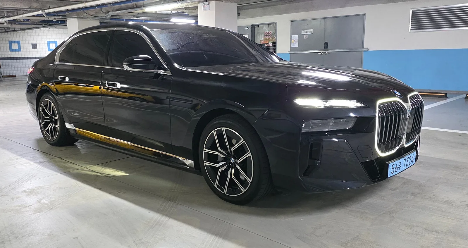BMW i7 eDrive 50 2026 검정색 사진 2