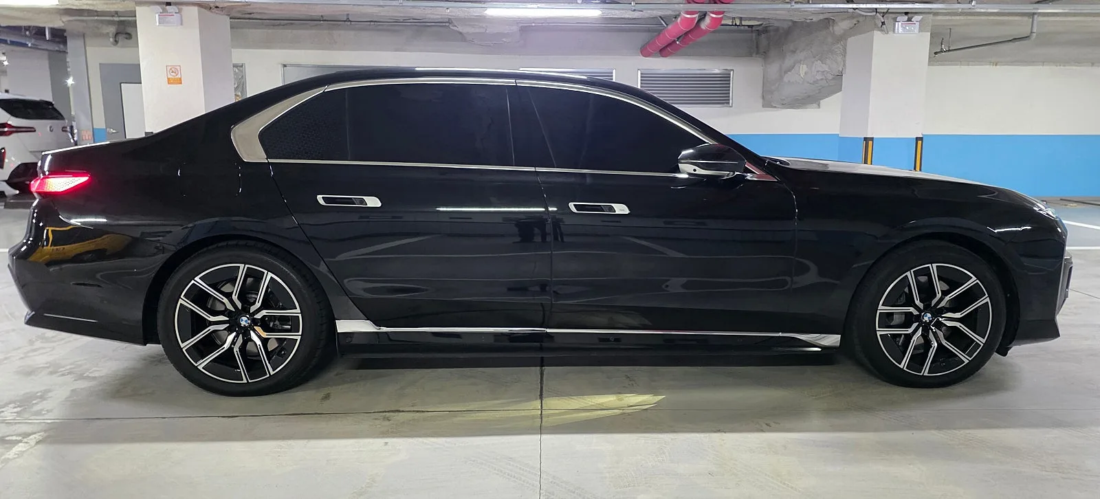 BMW i7 eDrive 50 2026 검정색 사진 3