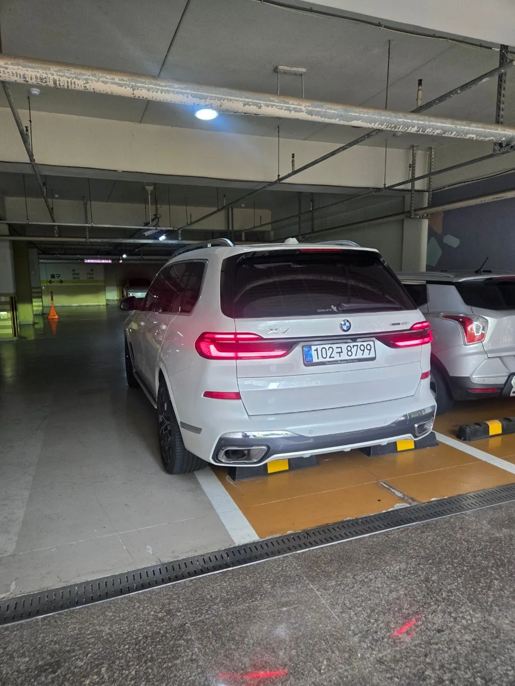 BMW X7 40i MSP 6인승 2025 화이트 사진 5