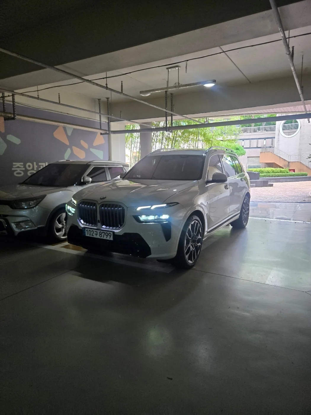 BMW X7 40i MSP 6인승 2025 화이트 사진 6