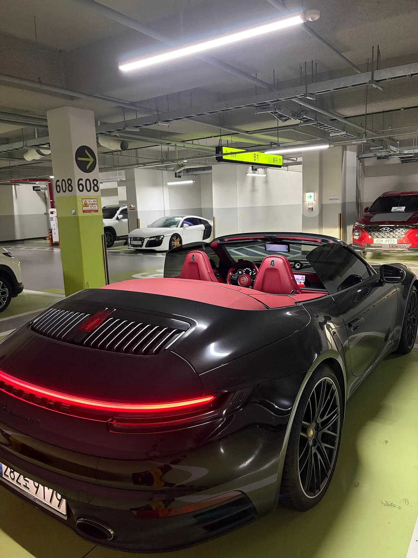 포르쉐 911 4S 카브리올레 2021 검정색(랩핑) 사진 6