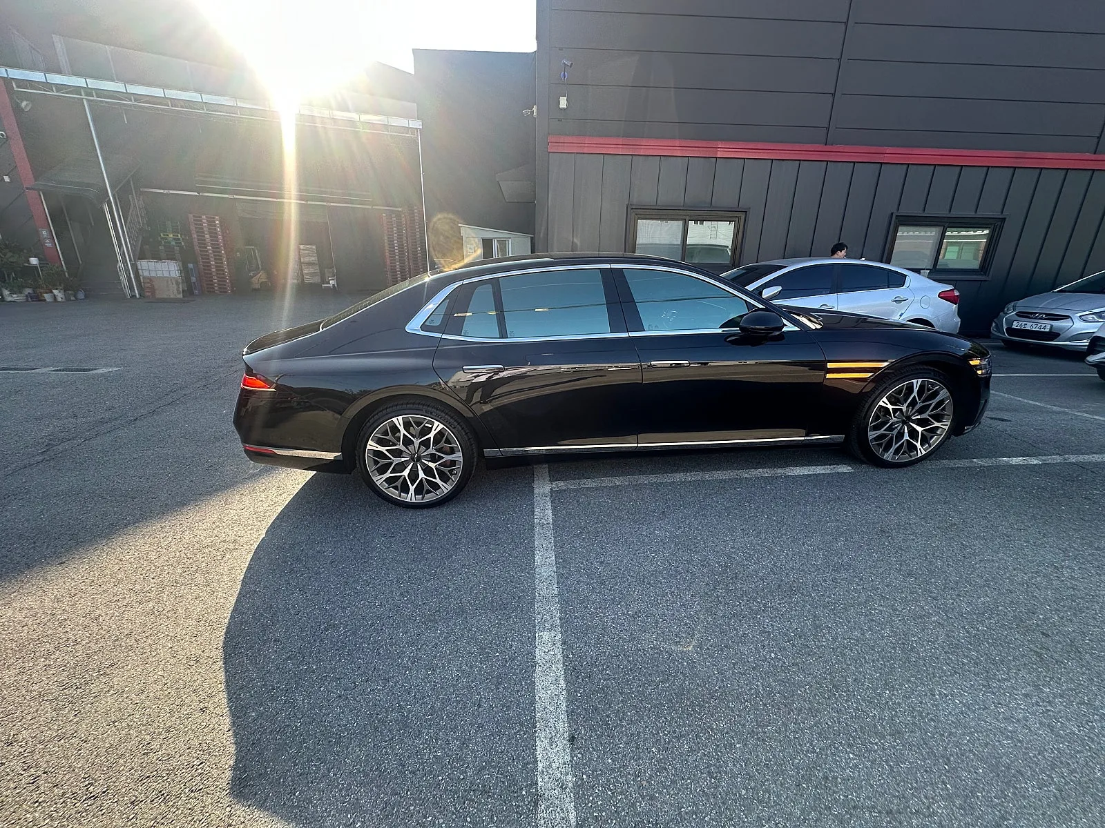 제네시스 G90 3.5T AWD 48V e-SC 2023 버건디 사진 8