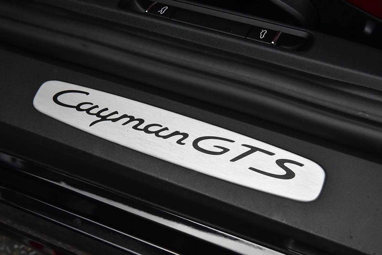 포르쉐 718 카이맨 GTS 4.0 2024 실버 사진 2