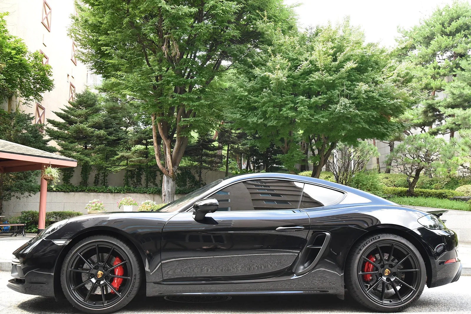포르쉐 718 카이맨 GTS 4.0 2024 실버 사진 3