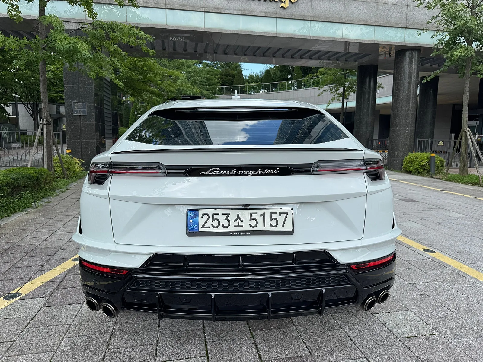 람보르기니 우루스 S 2023 화이트 사진 4