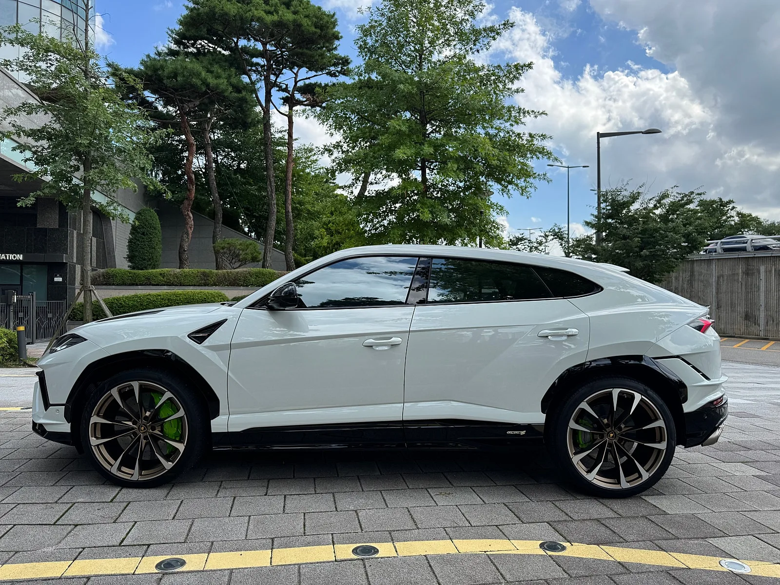 람보르기니 우루스 S 2023 화이트 사진 5