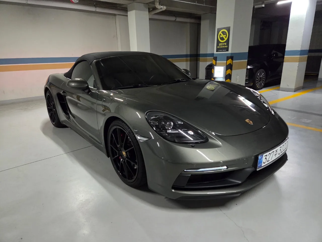 포르쉐 718 박스터 GTS 4.0 2022 건메탈 사진 3