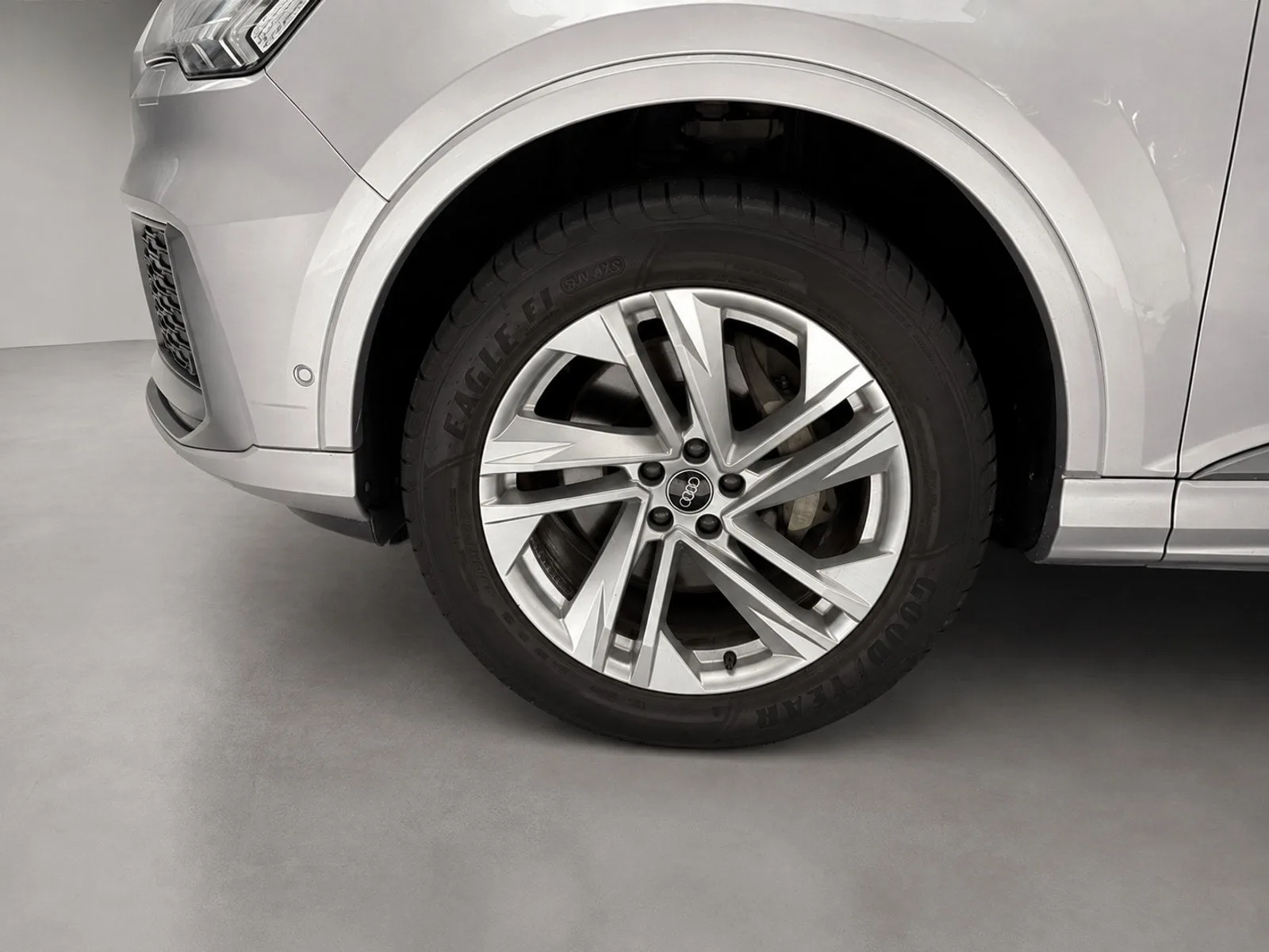 아우디 Q7 45 TDI 콰트로 프리미엄 2022 실버 사진 5