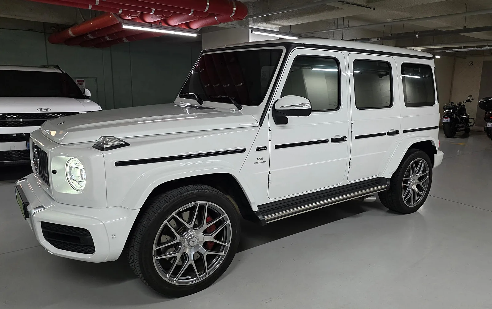 벤츠 G63 AMG 메뉴팩쳐 2024 오펄라이트 화이트 사진 3