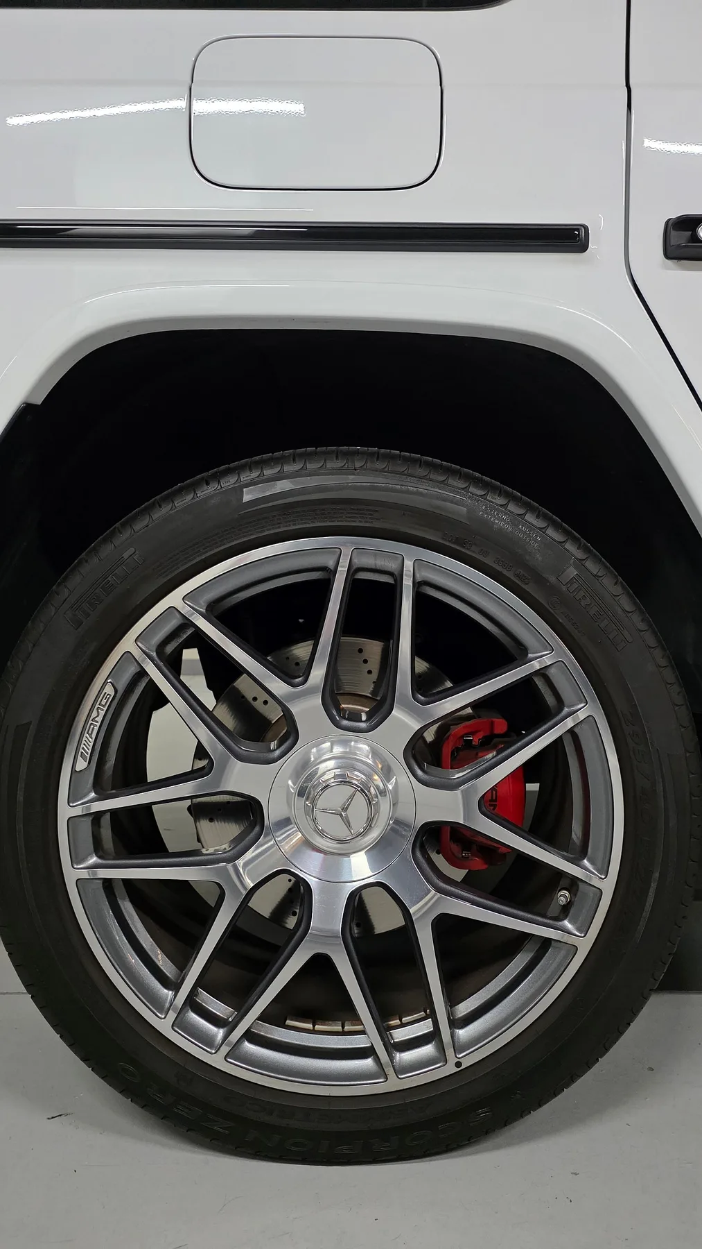 벤츠 G63 AMG 메뉴팩쳐 2024 오펄라이트 화이트 사진 7