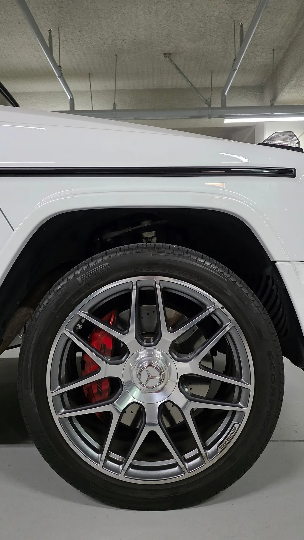 벤츠 G63 AMG 메뉴팩쳐 2024 오펄라이트 화이트 사진 8