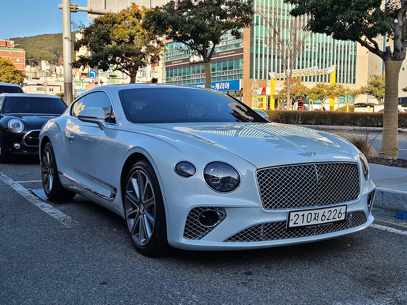 벤틀리 컨티넨탈 GT 6.0 2019 화이트 사진 1