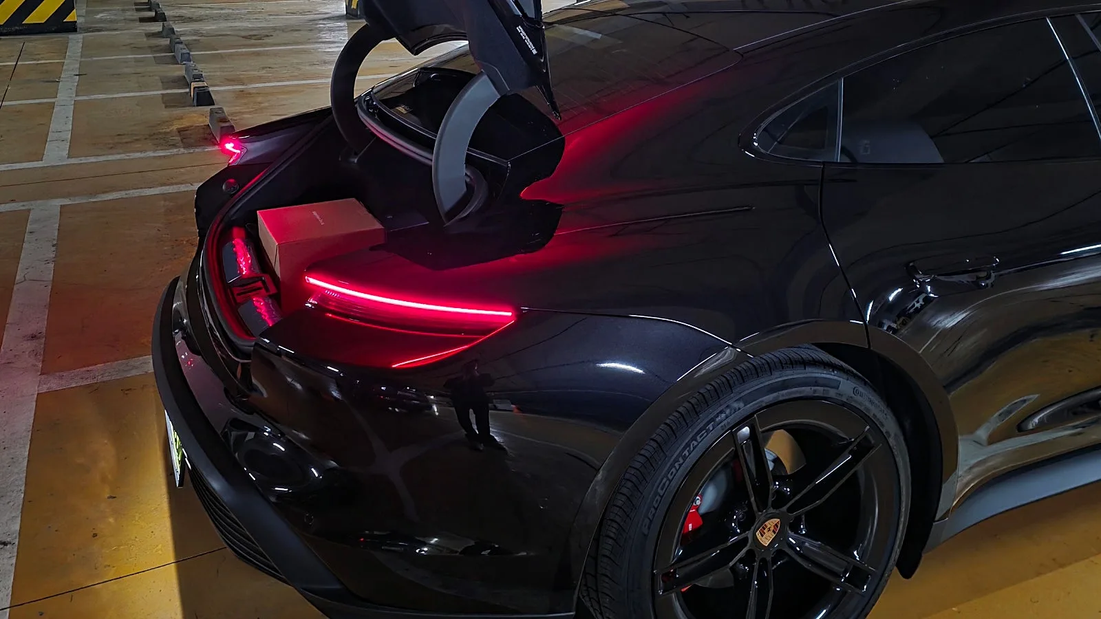 포르쉐 타이칸 4S 2025 블랙 사진 2