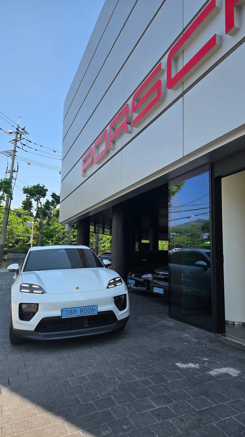 포르쉐 마칸4 EV 2026 화이트 사진 1