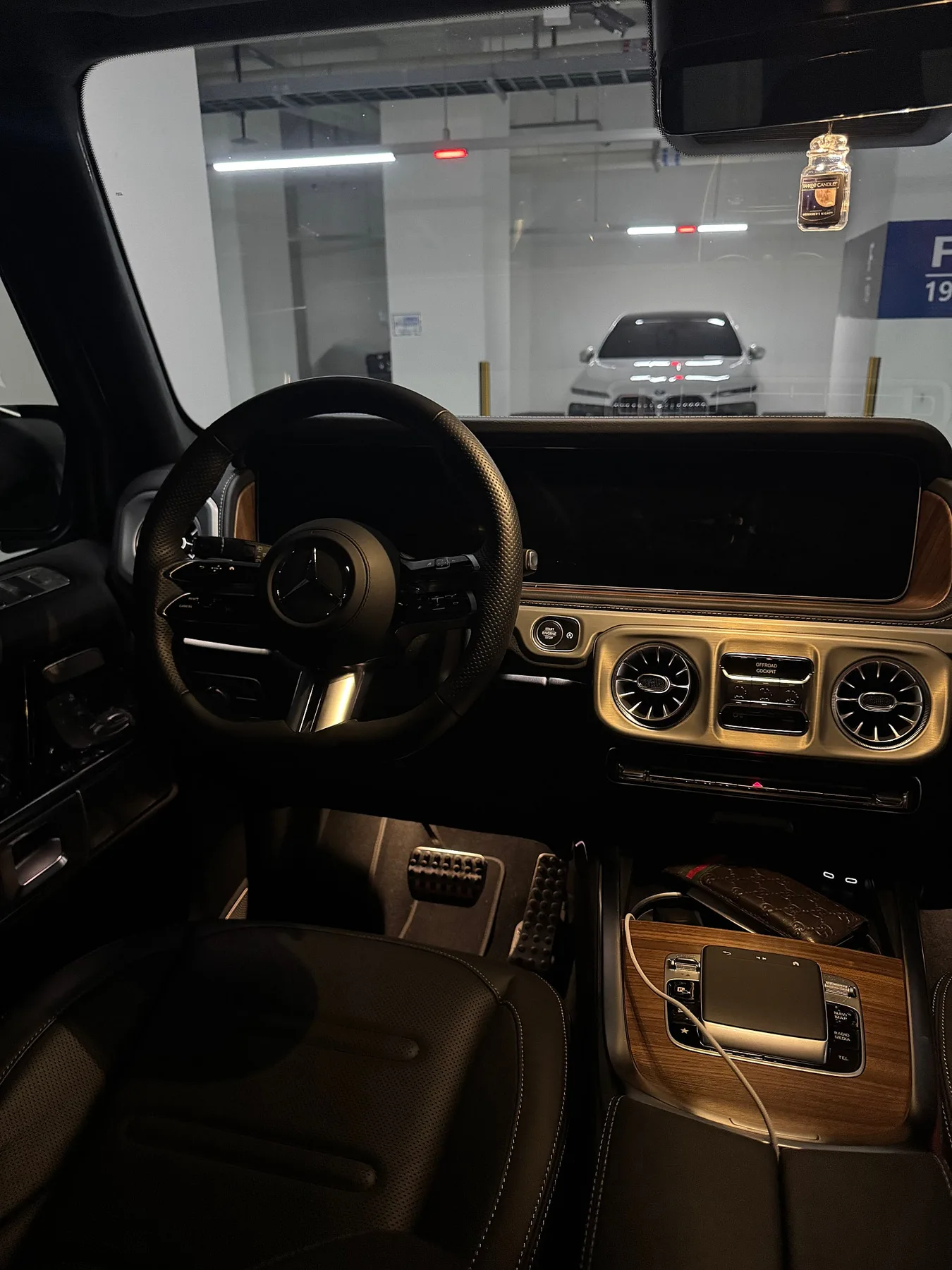 벤츠 G450d 2024 흰색 사진 7