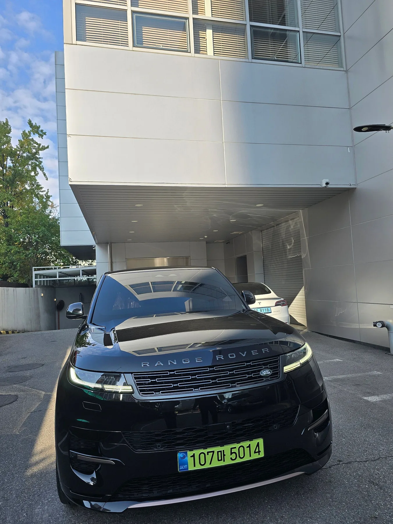 랜드로버 레인지로버 스포츠 P360 HSE Dynamic 2024 블랙 사진 2
