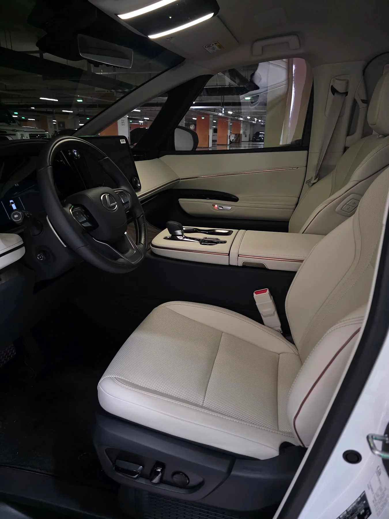 렉서스 LM500h Executive 6인승 2025 화이트 사진 4