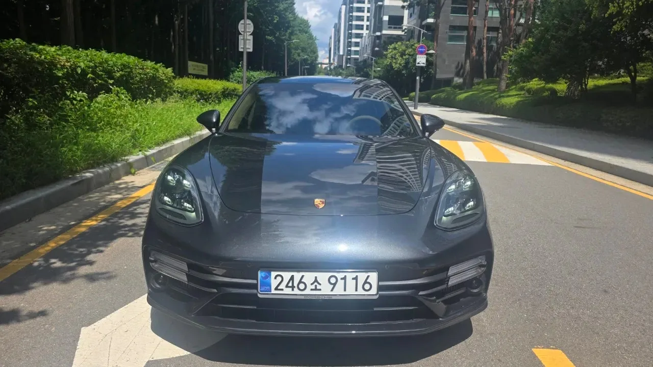 포르쉐 파나메라4 하이브리드 플래티넘 에디션 2023 블랙 사진 1