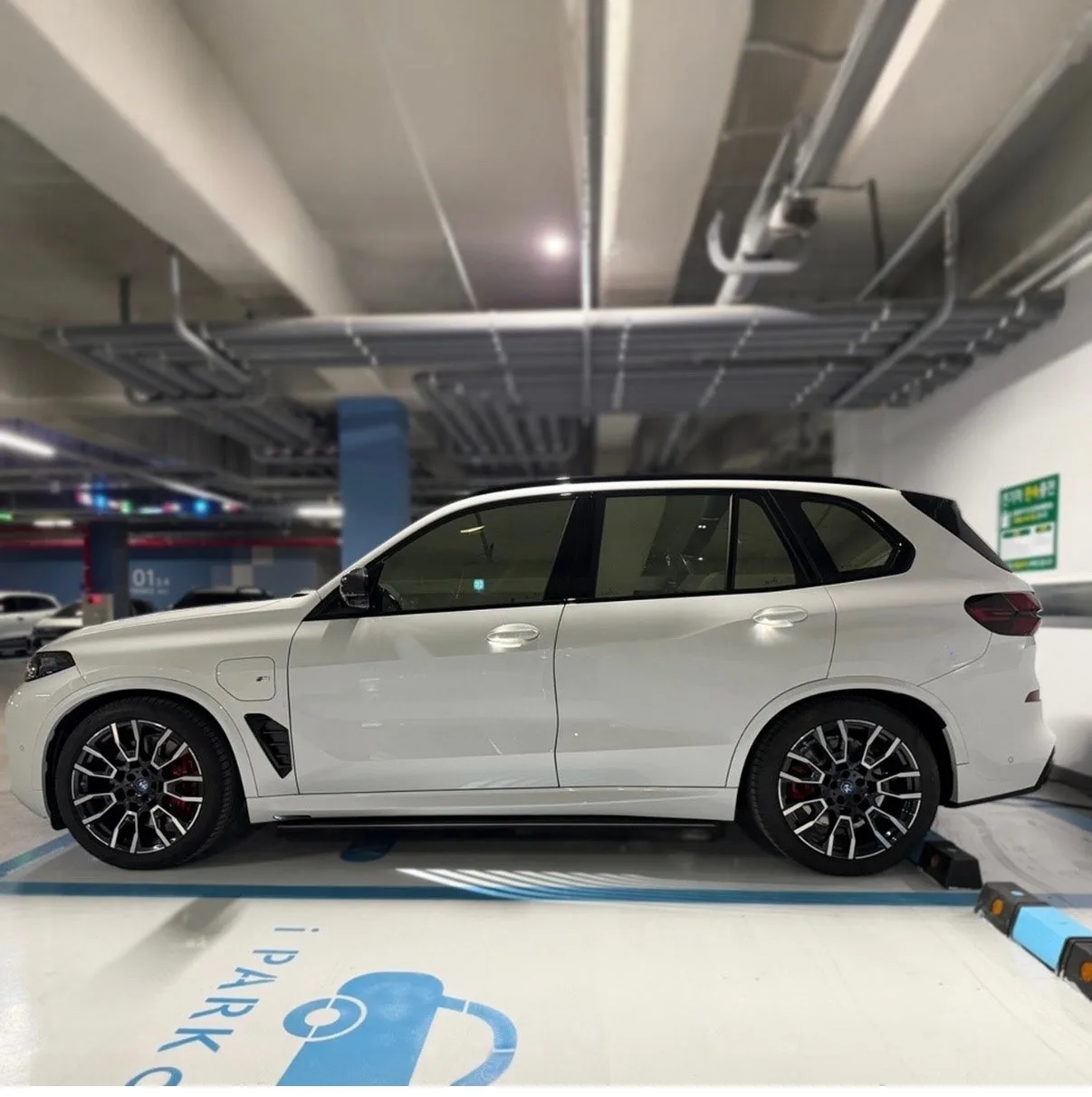 BMW X5 50e MSP 2025 화이트 사진 3