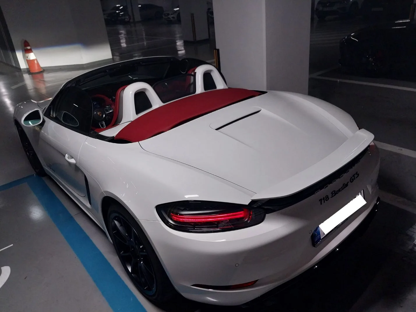 포르쉐 718 박스터 GTS 4.0 2024 흰색 사진 2
