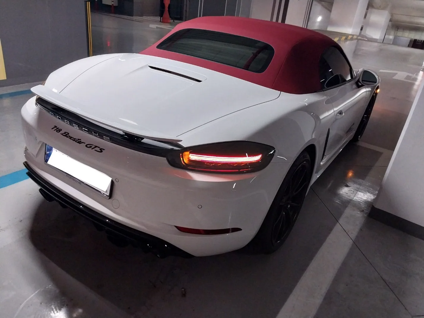 포르쉐 718 박스터 GTS 4.0 2024 흰색 사진 3
