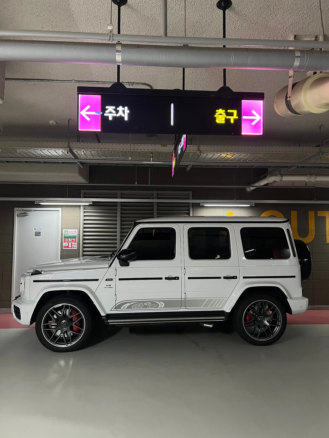 벤츠 메르세데스-벤츠 G63 55주년 에디션 2022 화이트 사진 2