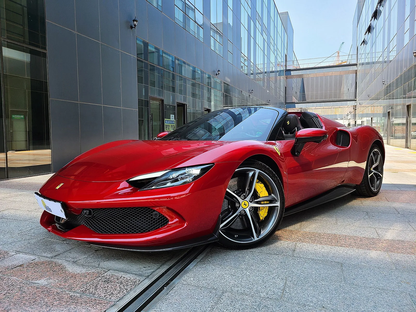 페라리 296GTS 2024 로쏘 마라넬로 사진 2