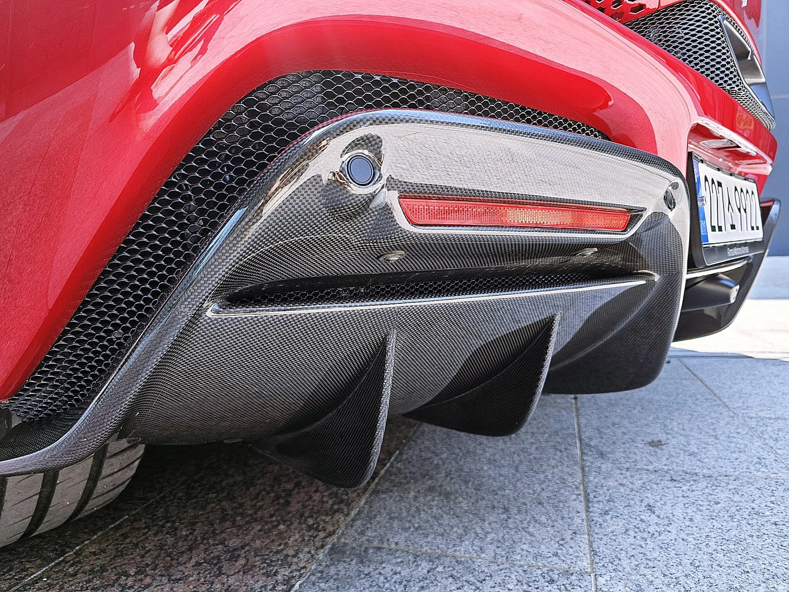 페라리 296GTS 2024 로쏘 마라넬로 사진 6